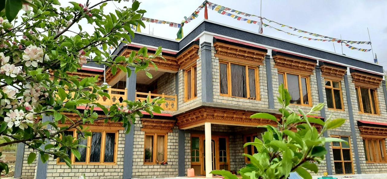Ladakh Country Inn Лех Экстерьер фото