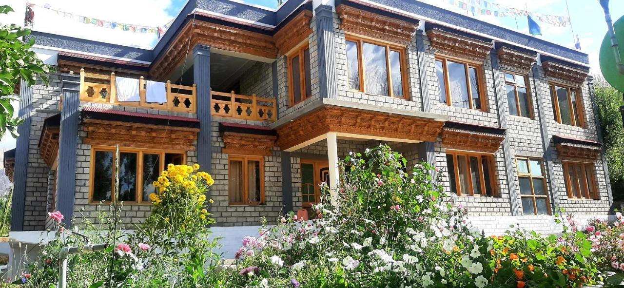 Ladakh Country Inn Лех Экстерьер фото